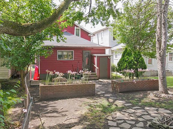 2nd image of 202 Windsor St