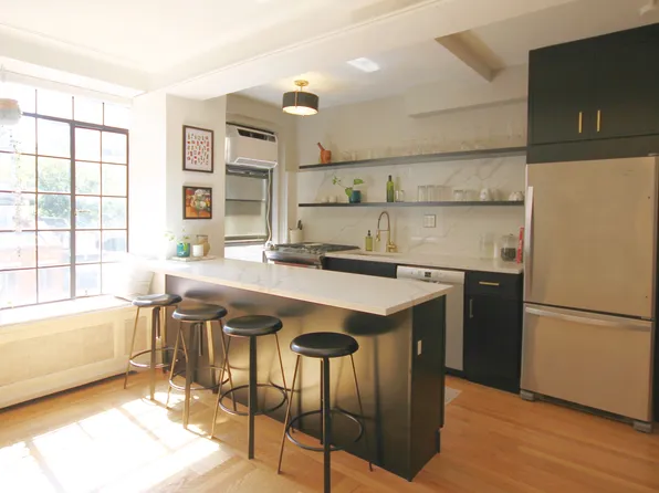 333 East 53rd Street image 1 of 6