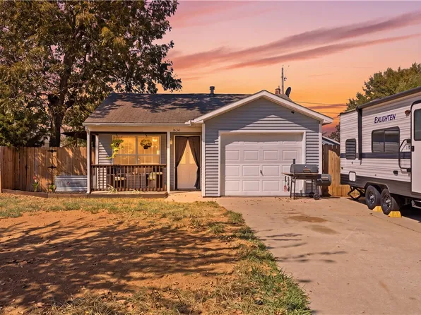 1434 S B St, Rogers, AR 72756