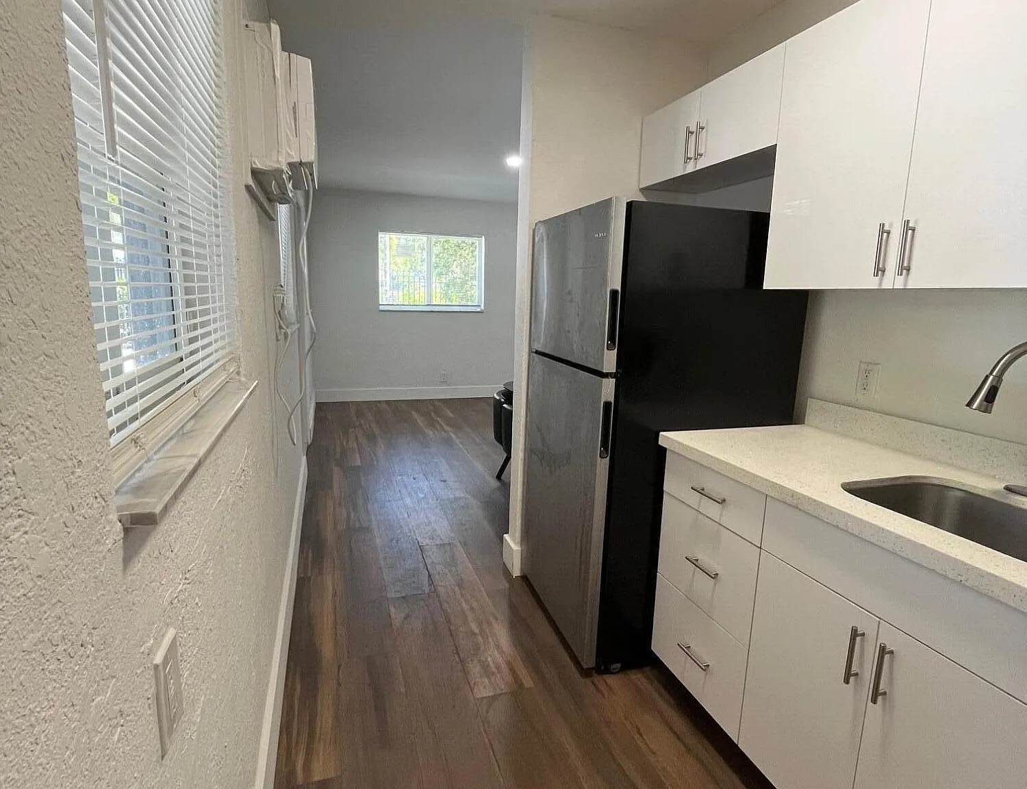 1 bed, 1.0 bath, 4497 sqft, $1,650 — Photo 4