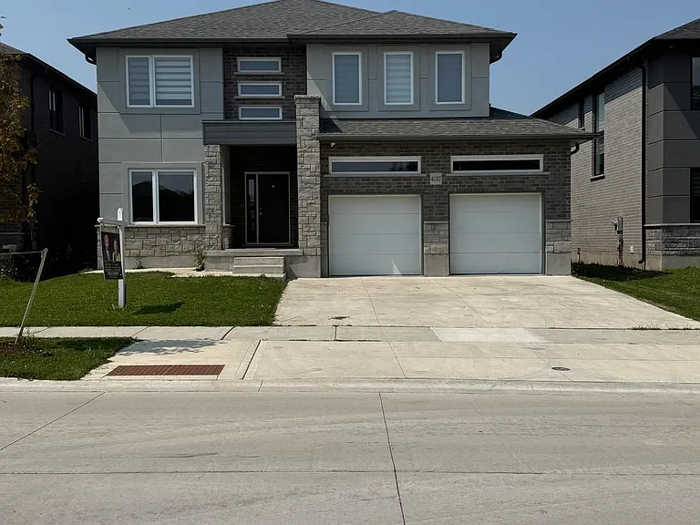 4087 Campbell St N — Photo 2