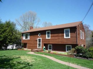 13 Burlake Rd, Waterford, CT 06375