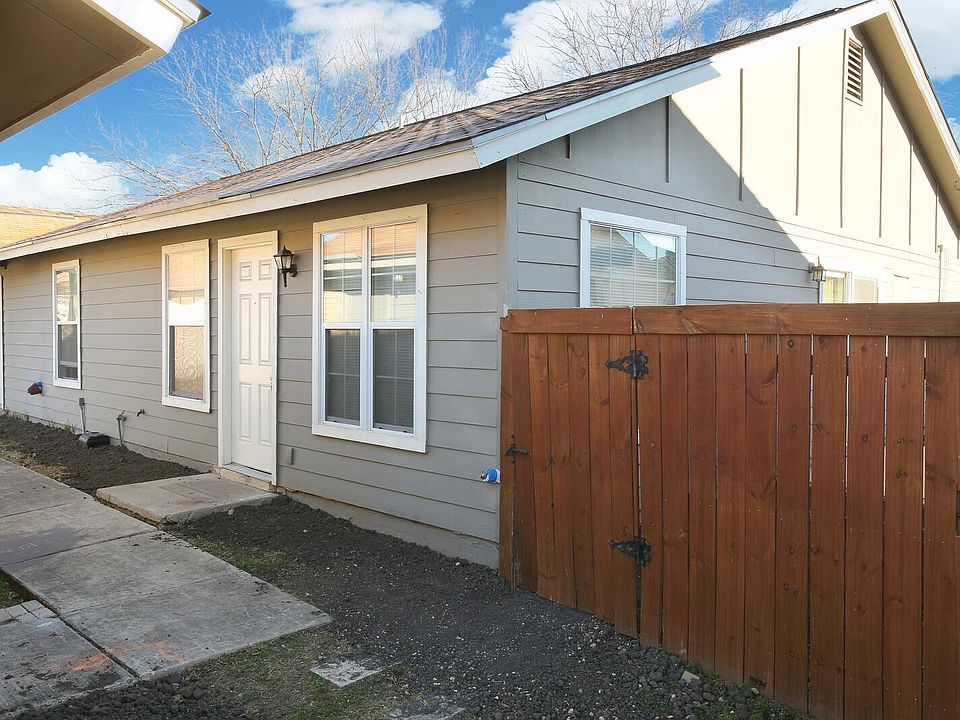 1st image of 8807 Meadow Trace St