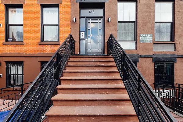 Rented by Nooklyn NYC LLC | media 18