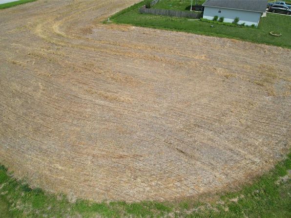 228 Walnut St, Damiansville, IL 62215