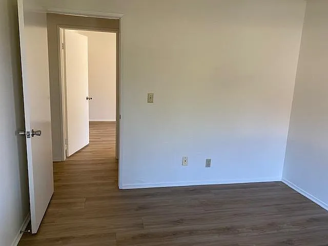 637 Sydney Ln — Photo 27
