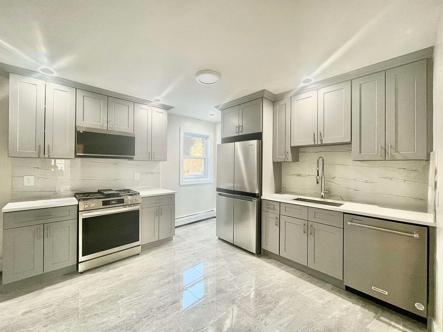 2 bed, 1.0 bath, $2,600 — Photo 1
