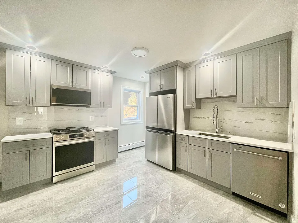 78 Boyd Ave #2