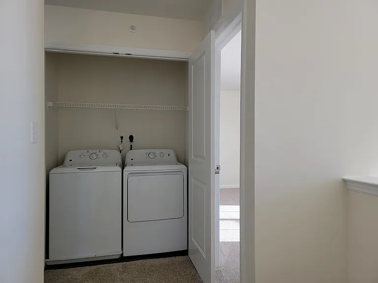 64 Rollins Ln — Photo 8