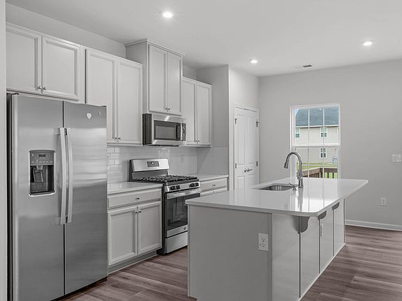 2nd image of 856 Romeria Dr