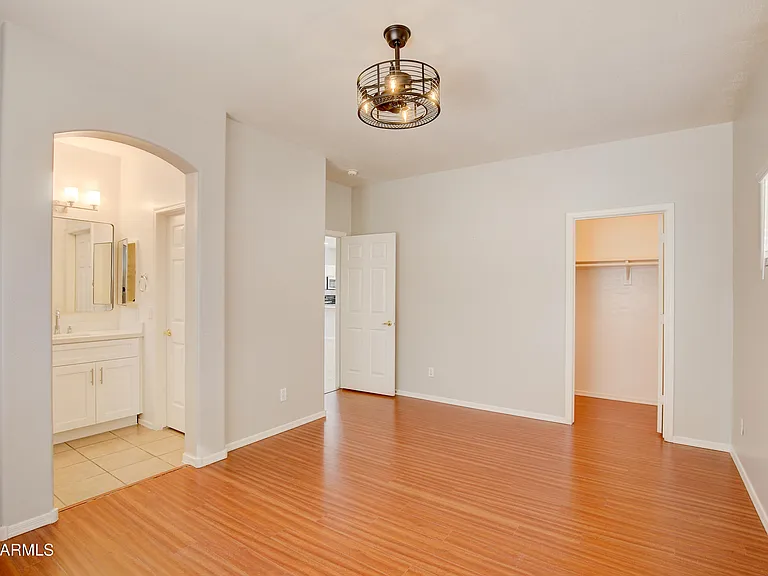 2043 N Holguin Way — Photo 19