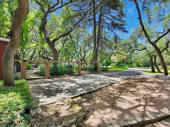 4th image of 104 Wisteria