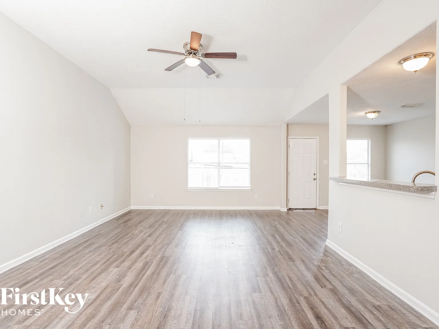 3 bed, 2.0 bath, 1576 sqft, $1,840 — Photo 3