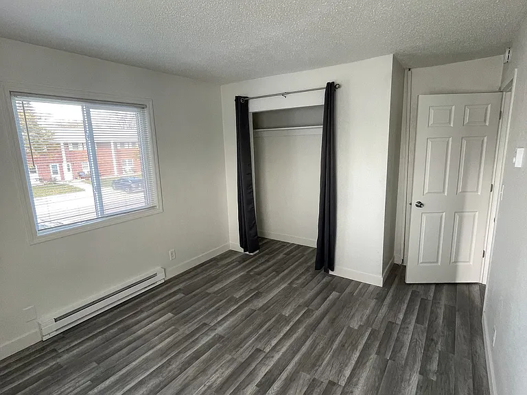 1309 E Sylvan Cir #6 — Photo 3