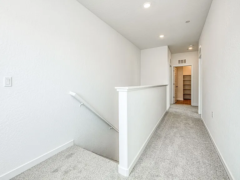1088 Horizon Dr W — Photo 8