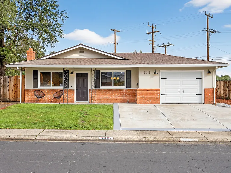 1335 School St — Photo 1