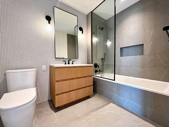 4th image of 329 Broadway #802
