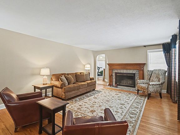 2nd image of 35 W Gaylord Ave