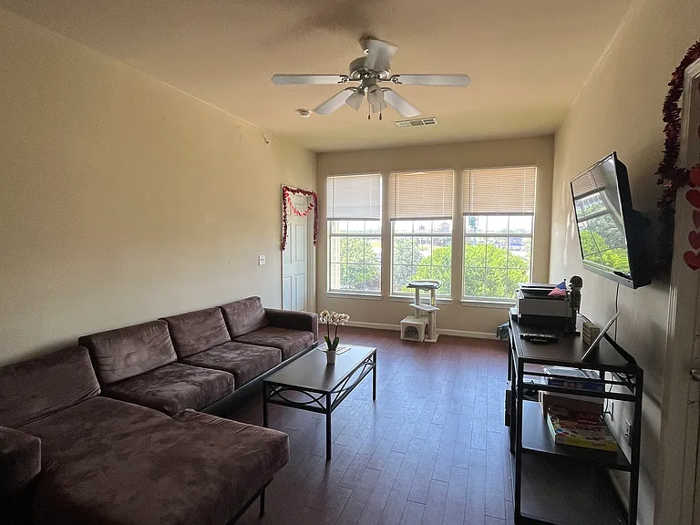 1425 Western Ct #3303 — Photo 6