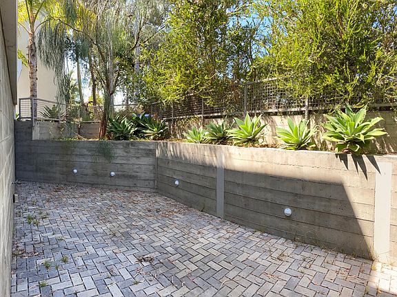 3rd image of 721 Venice Blvd #A
