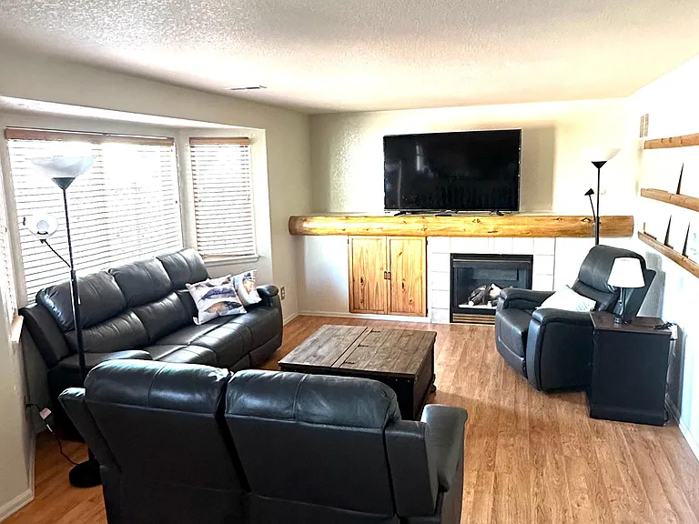 5738 Vermillion Bluffs Dr — Photo 8
