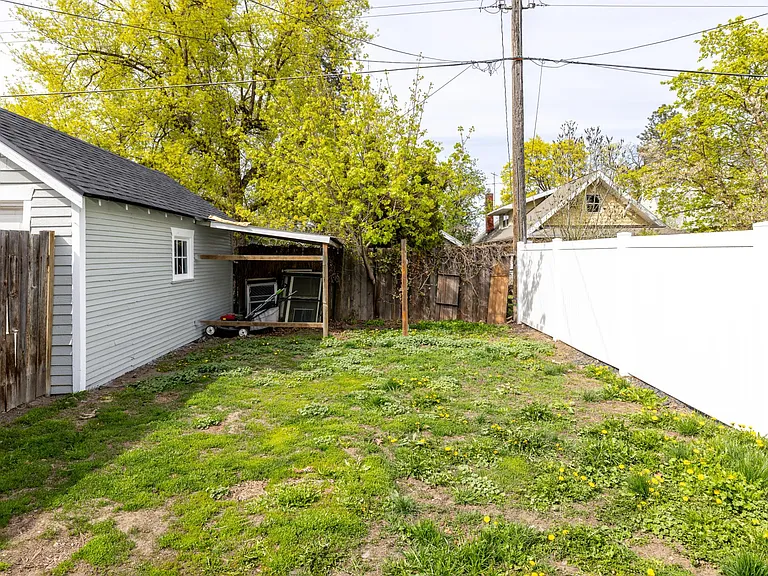 621 E 33rd Ave — Photo 34