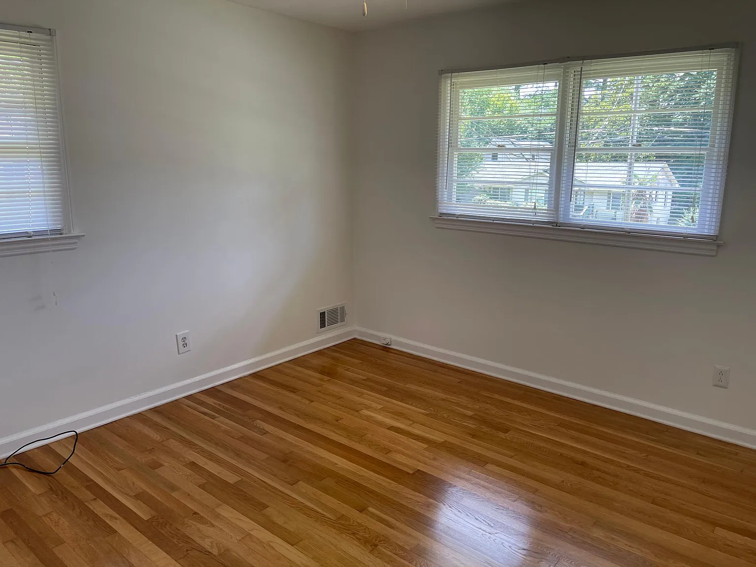 4 bed, 2.5 bath, 3500 sqft, $4,000 — Photo 4