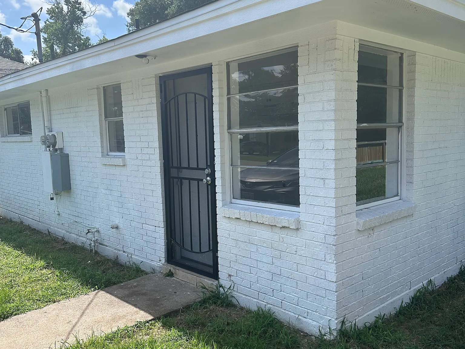 2 bed, 735 sqft, $1,200 — Photo 2