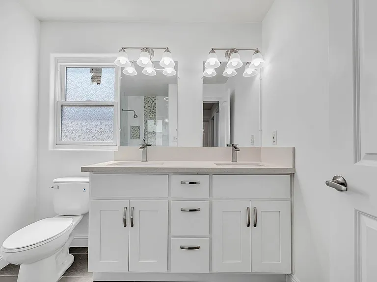 2882 W 14th St — Photo 25