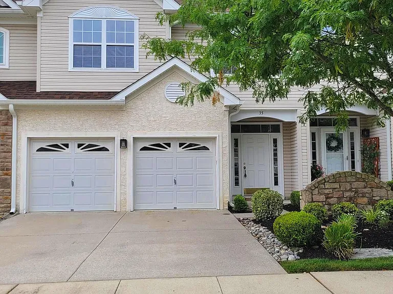 35 Tudor Ct — Photo 37