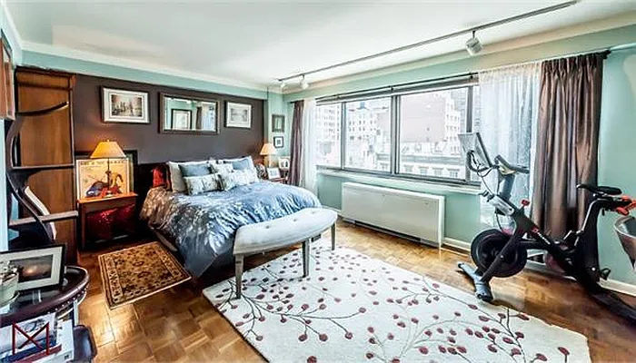 Sold by Bank Neary | media 12