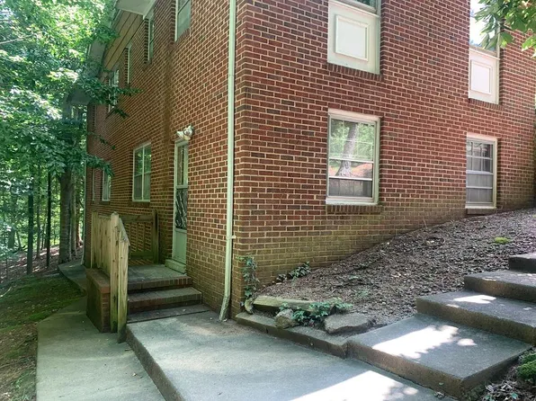 3 Maple Dr, Chapel Hill, NC 27514