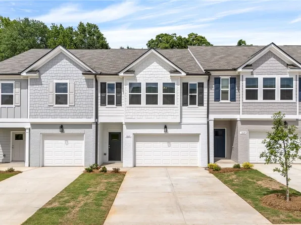 1221 McCoy St, Opelika, AL 36801
