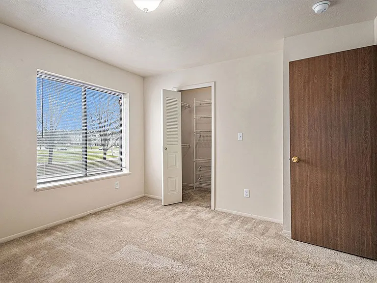 Indian Lakes Apartments — Photo 19