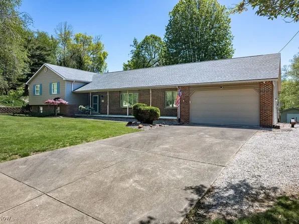 1806 28th St, Vienna, WV 26105