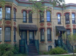 150-52 S Gifford St, Elgin, IL 60120