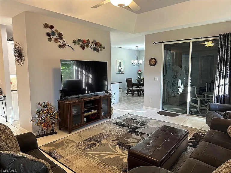 8564 Fairway Bend Dr — Photo 6