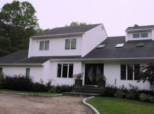 18 Ferraro Dr, Holbrook, NY 11741