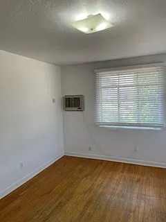 Charming & Totally Updated 1 Bedroom Apartment Downtown — Photo 31