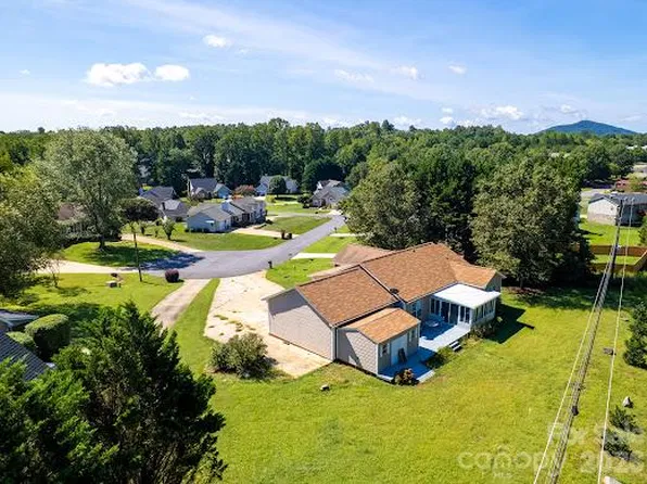 2065 Gary Ln, Hickory, NC 28602