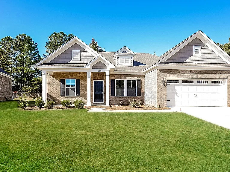 360 Bainbridge Dr — Photo 1