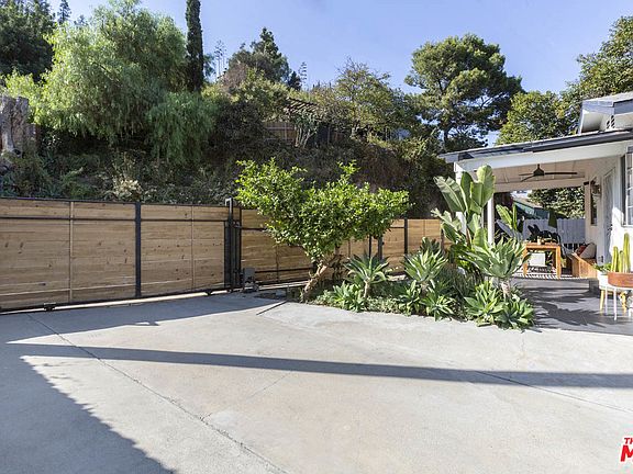 2nd image of 3215 Isabel Dr