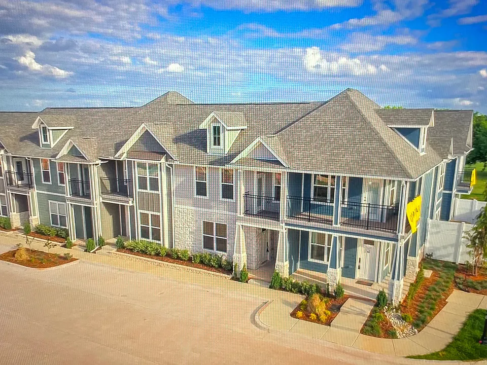 16116 N Western Ave #1