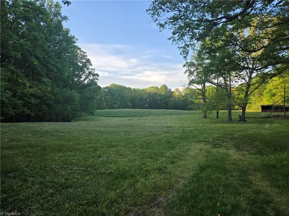 2901 Seats Rd, Yadkinville, NC 27055