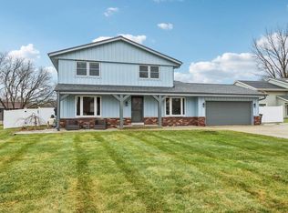 N28W22131 Indianwood COURT, Waukesha, WI 53186