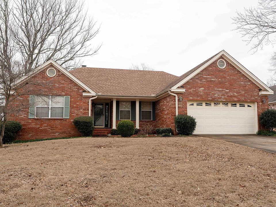 1st image of 102 Live Oak Dr