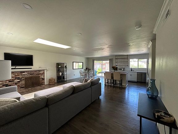 5th image of 3407 Eisenhower Dr