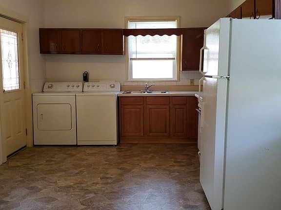 4th image of 220 E South St