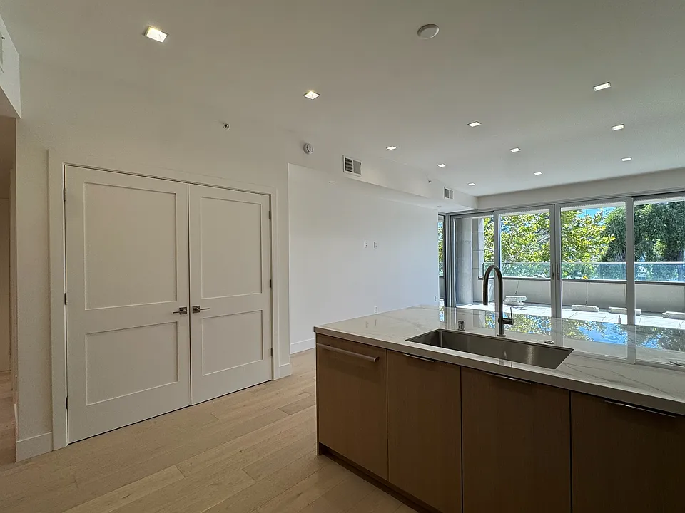 3225 El Camino Real #202