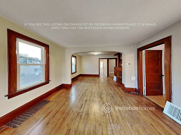 2200 Margaret St — Photo 5